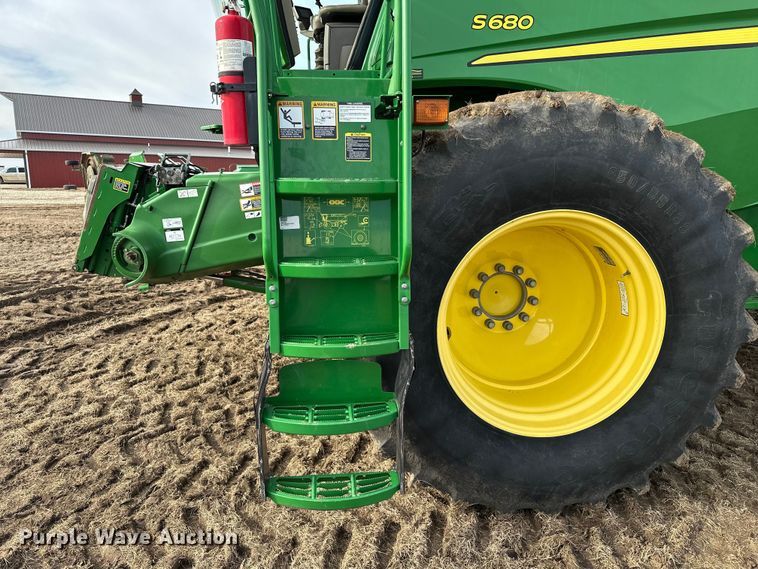 image for item DV0758 2015 John Deere S680S STS RWA combine