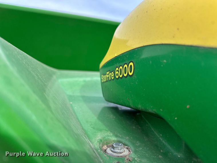 image for item DV0758 2015 John Deere S680S STS RWA combine
