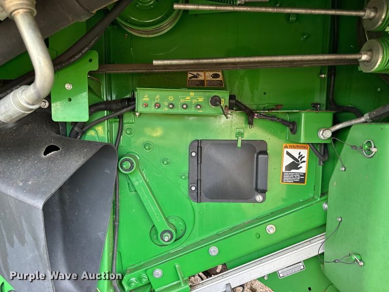 image for item DV0758 2015 John Deere S680S STS RWA combine