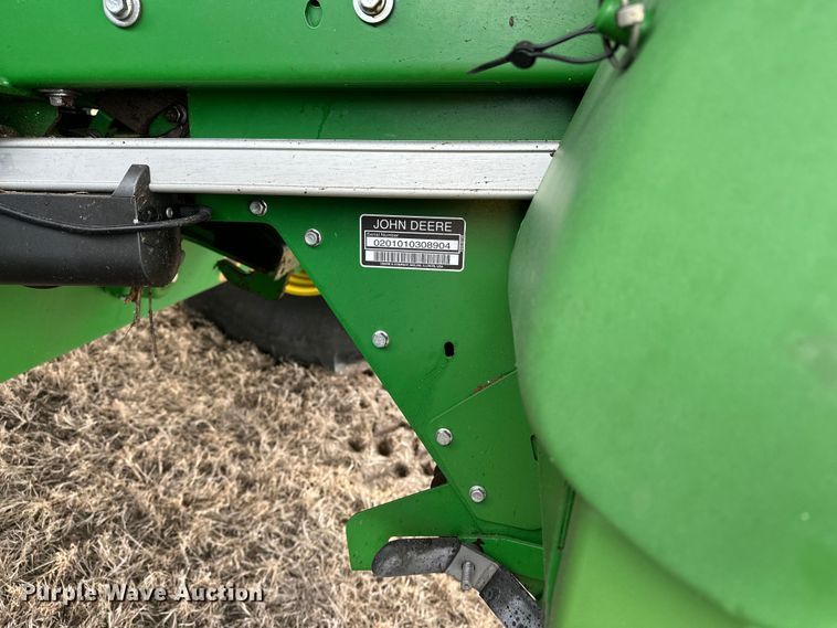 image for item DV0758 2015 John Deere S680S STS RWA combine