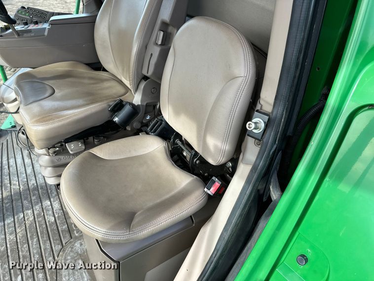 image for item DV0758 2015 John Deere S680S STS RWA combine