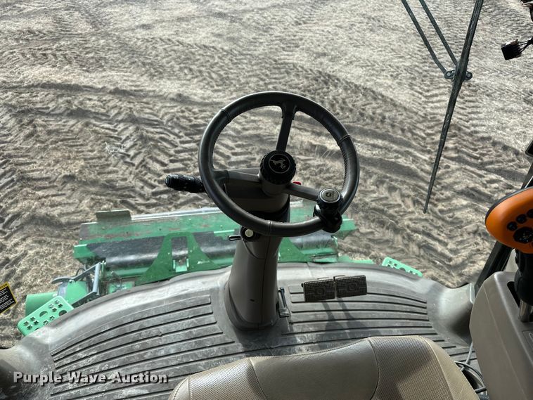 image for item DV0758 2015 John Deere S680S STS RWA combine