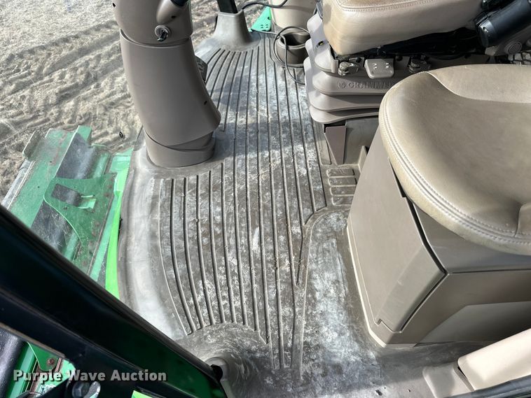 image for item DV0758 2015 John Deere S680S STS RWA combine