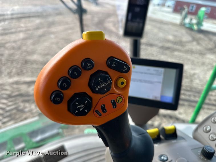 image for item DV0758 2015 John Deere S680S STS RWA combine