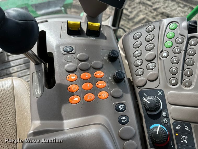 image for item DV0758 2015 John Deere S680S STS RWA combine