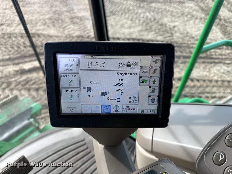 image for item DV0758 2015 John Deere S680S STS RWA combine