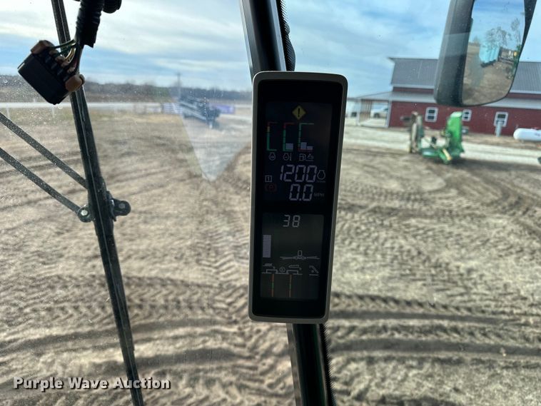 image for item DV0758 2015 John Deere S680S STS RWA combine