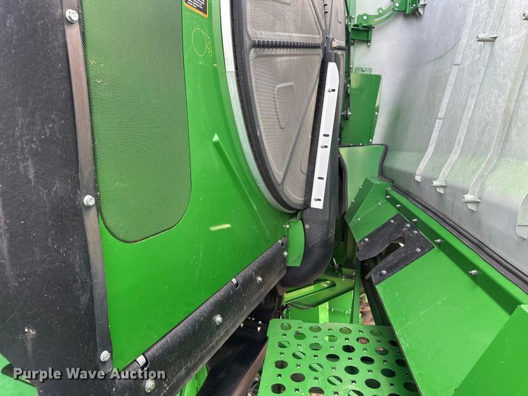 image for item DV0758 2015 John Deere S680S STS RWA combine