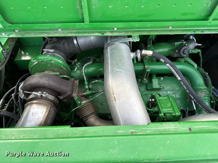 image for item DV0758 2015 John Deere S680S STS RWA combine