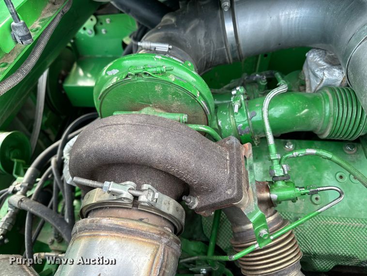 image for item DV0758 2015 John Deere S680S STS RWA combine