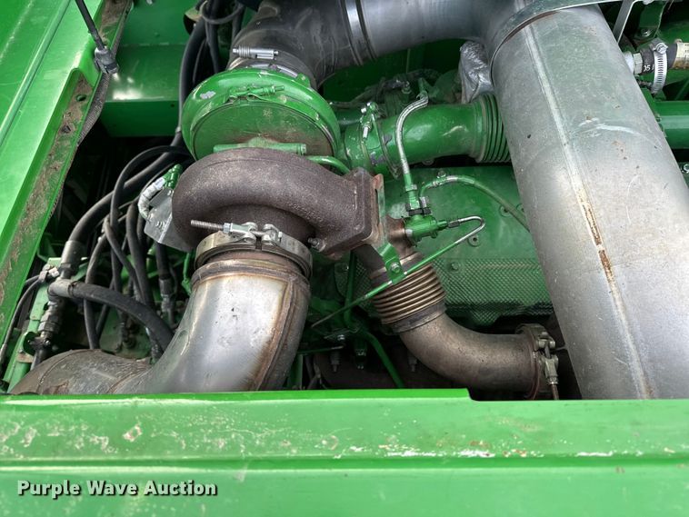 image for item DV0758 2015 John Deere S680S STS RWA combine