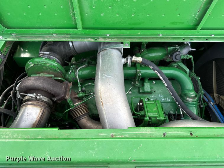 image for item DV0758 2015 John Deere S680S STS RWA combine