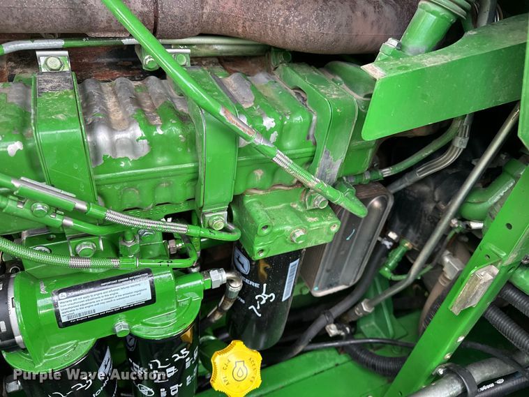 image for item DV0758 2015 John Deere S680S STS RWA combine