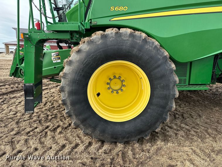 image for item DV0758 2015 John Deere S680S STS RWA combine