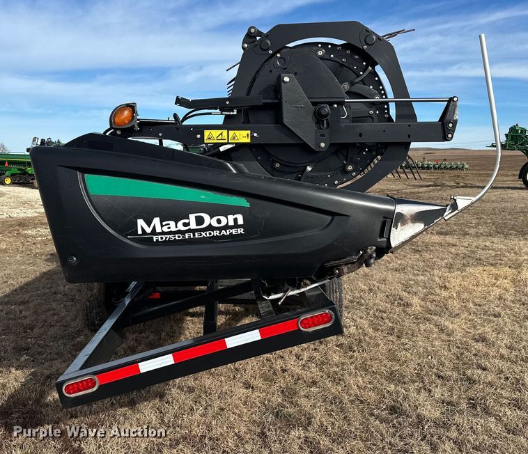 image for item DV0759 2016 MacDon FD75-D Flexdraper flex draper head