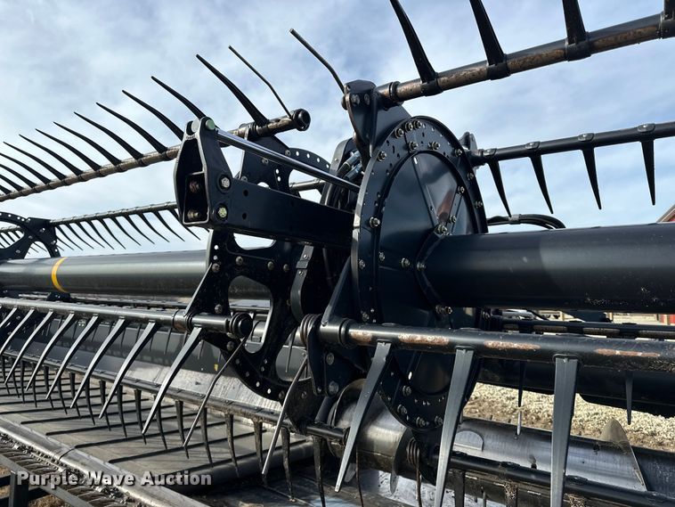 image for item DV0759 2016 MacDon FD75-D Flexdraper flex draper head