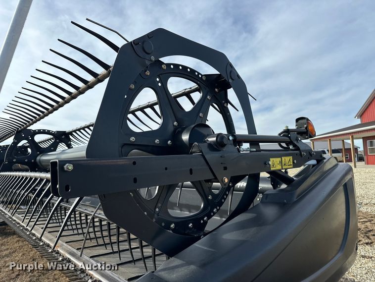 image for item DV0759 2016 MacDon FD75-D Flexdraper flex draper head