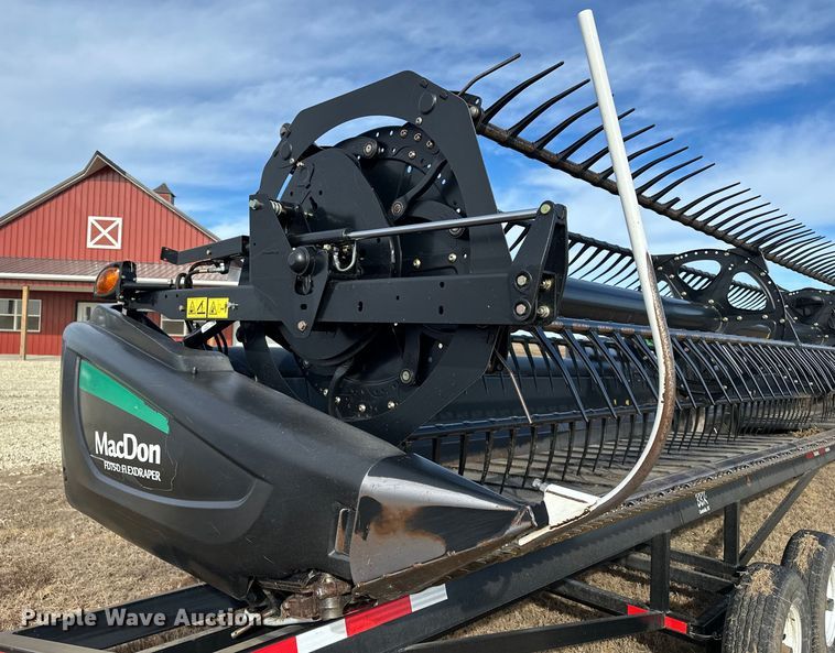 image for item DV0759 2016 MacDon FD75-D Flexdraper flex draper head