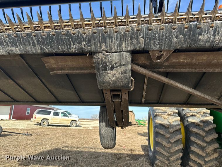 image for item DV0759 2016 MacDon FD75-D Flexdraper flex draper head