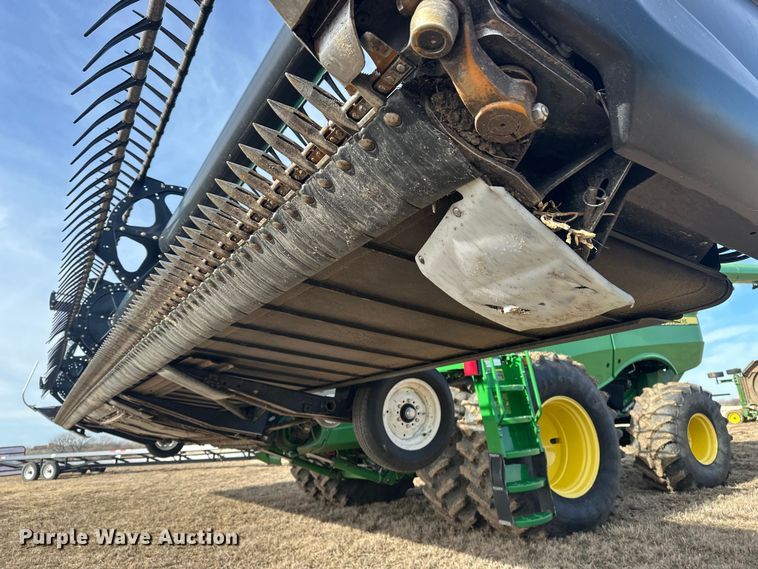 image for item DV0759 2016 MacDon FD75-D Flexdraper flex draper head