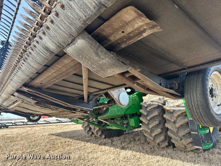 image for item DV0759 2016 MacDon FD75-D Flexdraper flex draper head