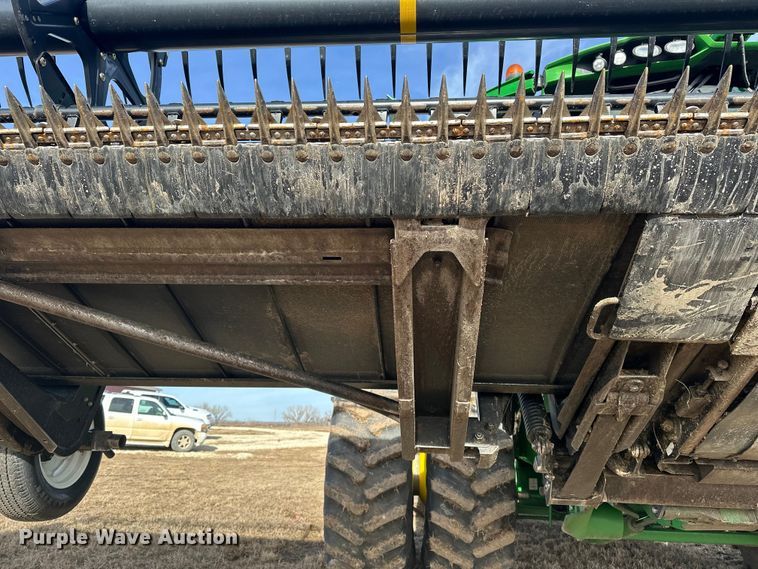 image for item DV0759 2016 MacDon FD75-D Flexdraper flex draper head