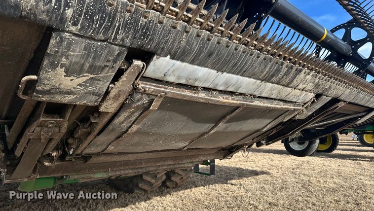 image for item DV0759 2016 MacDon FD75-D Flexdraper flex draper head