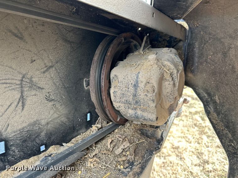 image for item DV0759 2016 MacDon FD75-D Flexdraper flex draper head