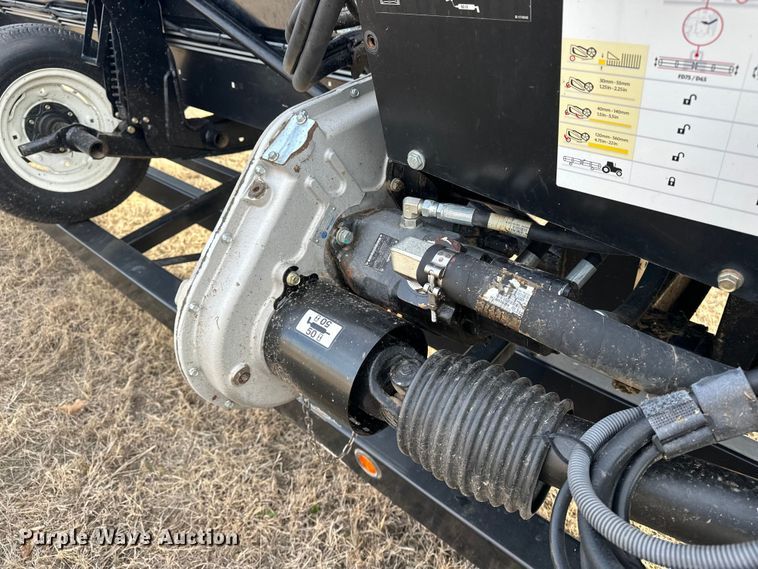 image for item DV0759 2016 MacDon FD75-D Flexdraper flex draper head