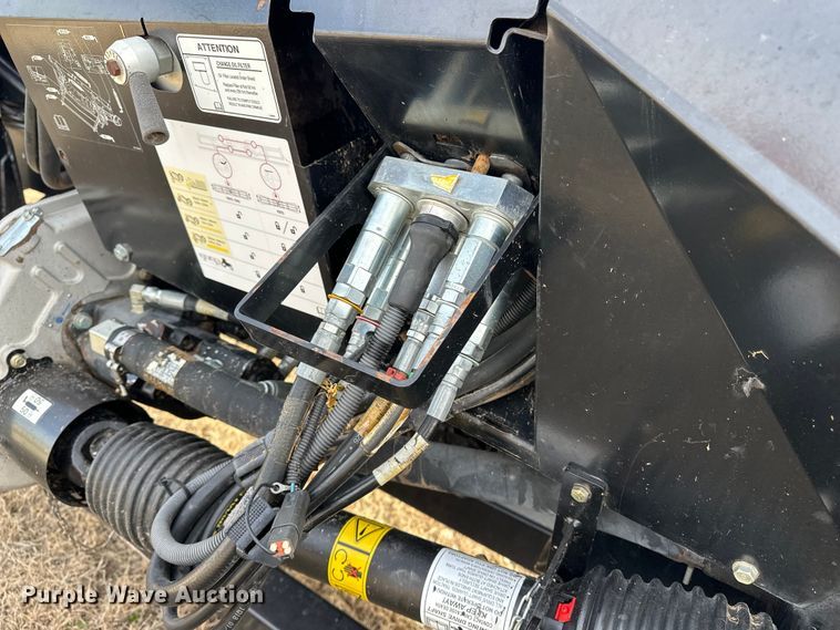 image for item DV0759 2016 MacDon FD75-D Flexdraper flex draper head