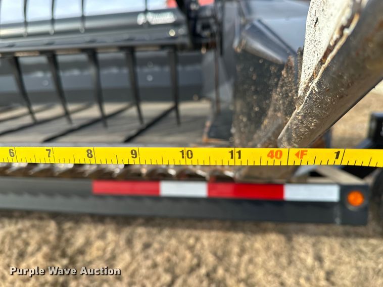 image for item DV0759 2016 MacDon FD75-D Flexdraper flex draper head