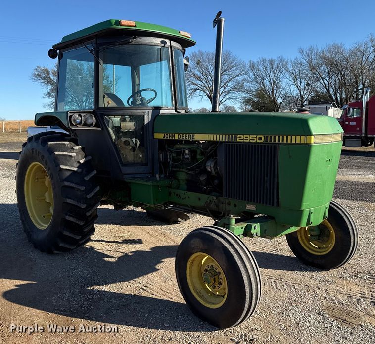 image for item DW5192 1983 John Deere 2950 tractor