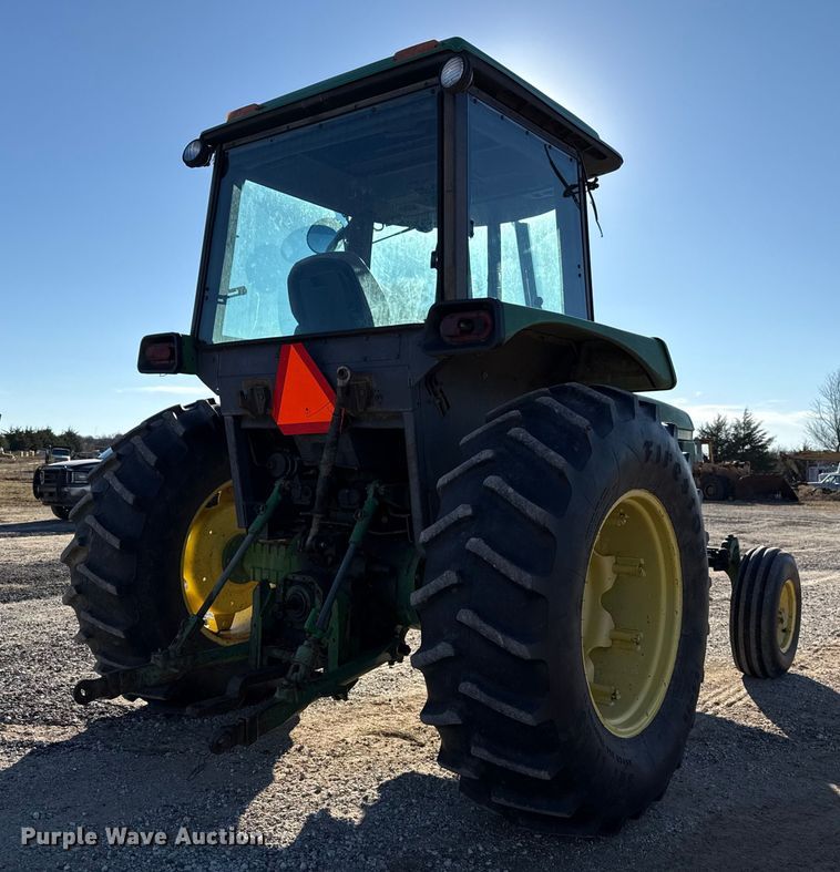 image for item DW5192 1983 John Deere 2950 tractor