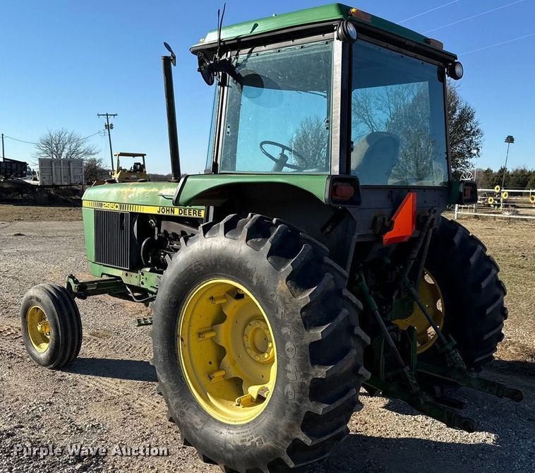 image for item DW5192 1983 John Deere 2950 tractor