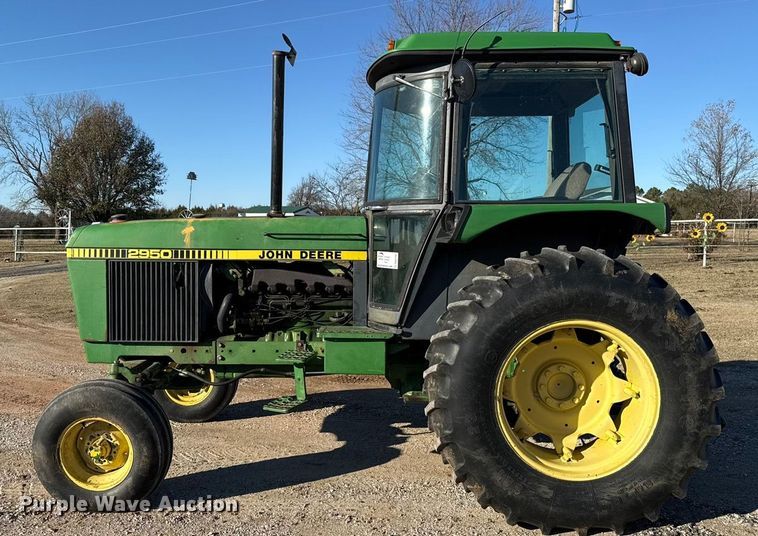 image for item DW5192 1983 John Deere 2950 tractor