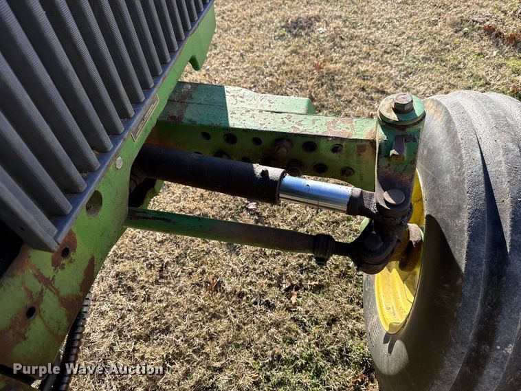 image for item DW5192 1983 John Deere 2950 tractor