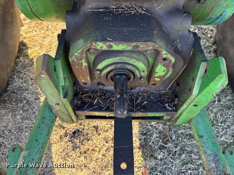 image for item DW5192 1983 John Deere 2950 tractor