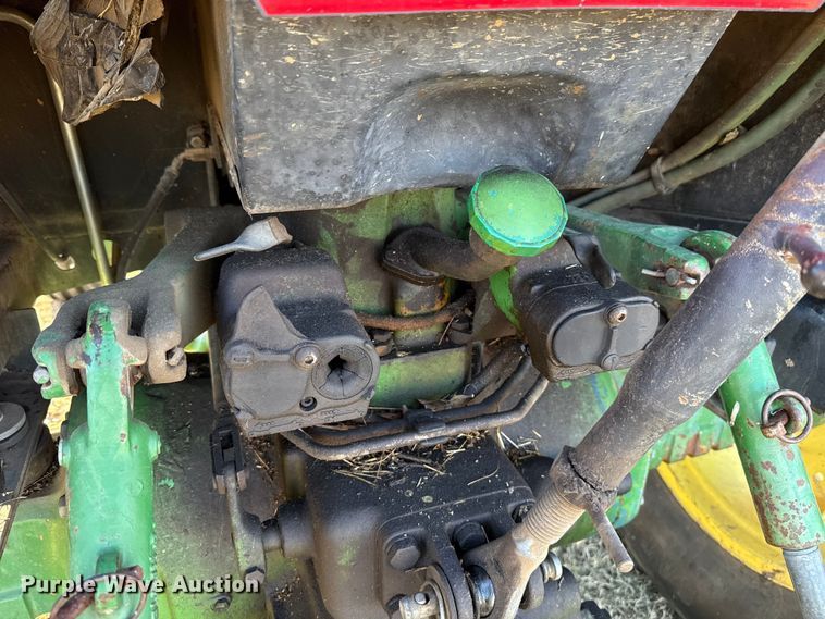 image for item DW5192 1983 John Deere 2950 tractor