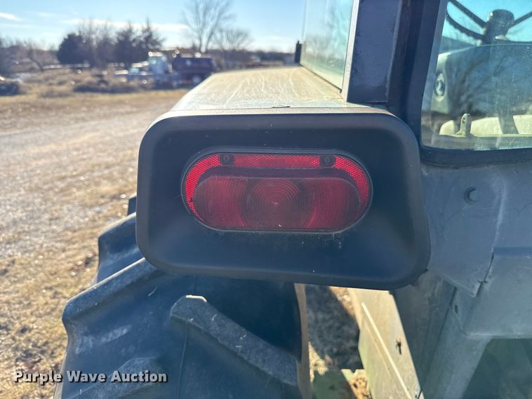 image for item DW5192 1983 John Deere 2950 tractor