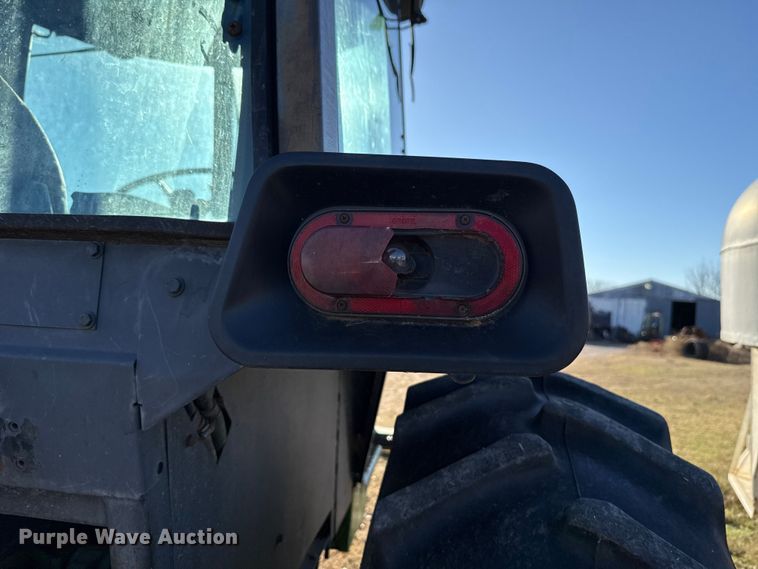 image for item DW5192 1983 John Deere 2950 tractor