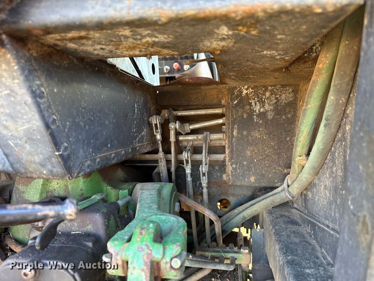 image for item DW5192 1983 John Deere 2950 tractor