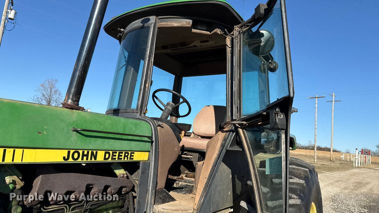 image for item DW5192 1983 John Deere 2950 tractor