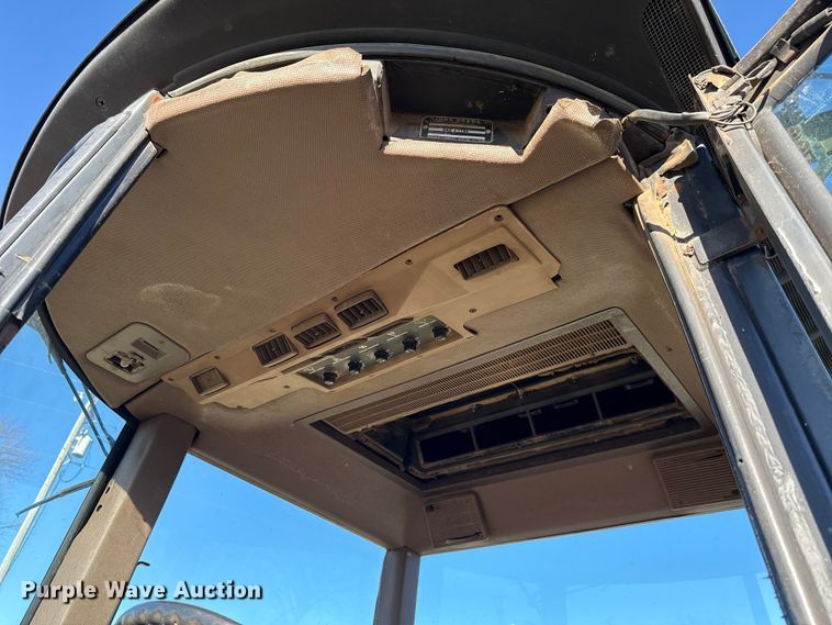 image for item DW5192 1983 John Deere 2950 tractor