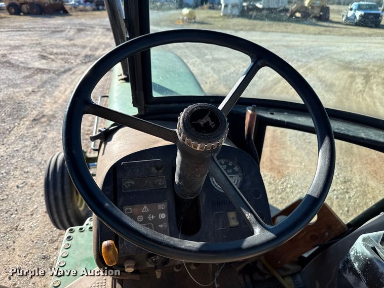image for item DW5192 1983 John Deere 2950 tractor