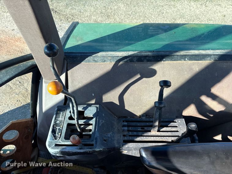 image for item DW5192 1983 John Deere 2950 tractor