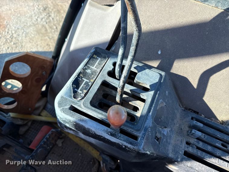 image for item DW5192 1983 John Deere 2950 tractor