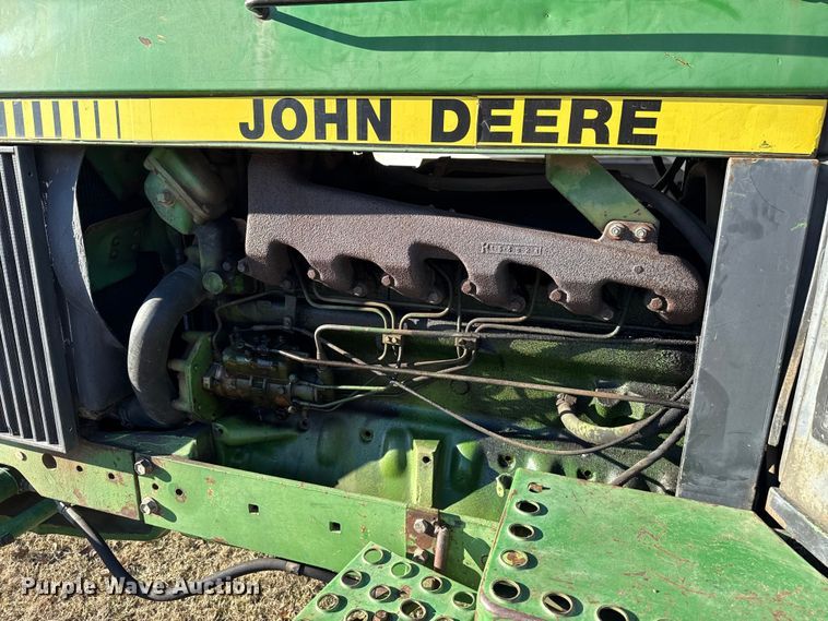 image for item DW5192 1983 John Deere 2950 tractor