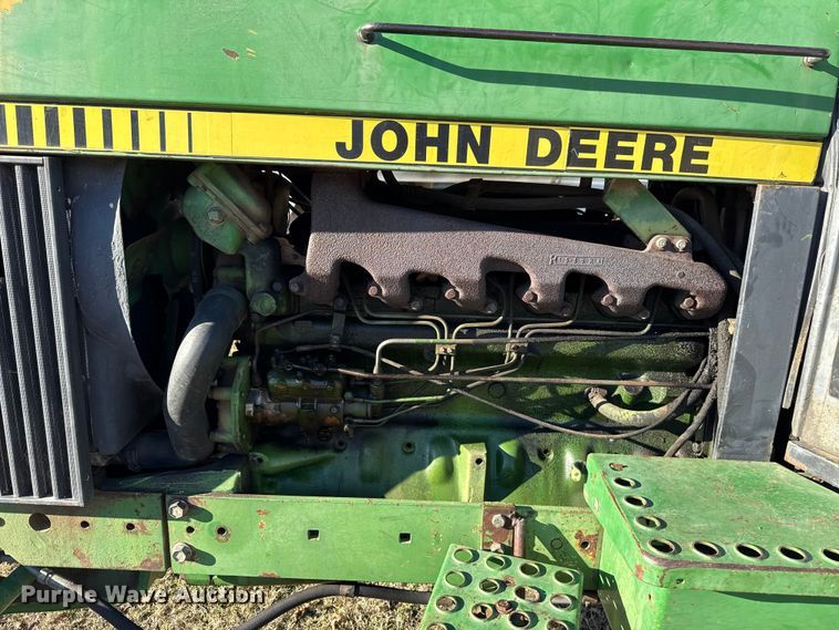 image for item DW5192 1983 John Deere 2950 tractor
