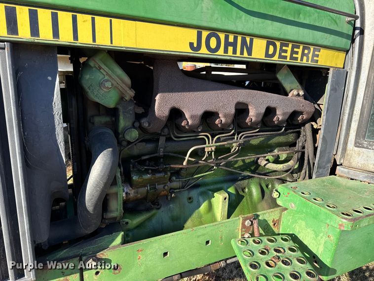 image for item DW5192 1983 John Deere 2950 tractor