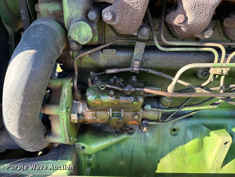 image for item DW5192 1983 John Deere 2950 tractor